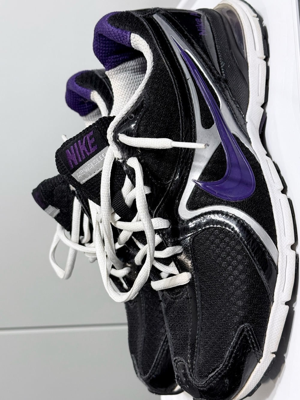 Women’s 8.5 Nike Air Black/Purple Sneakers Shoes • Barely worn!